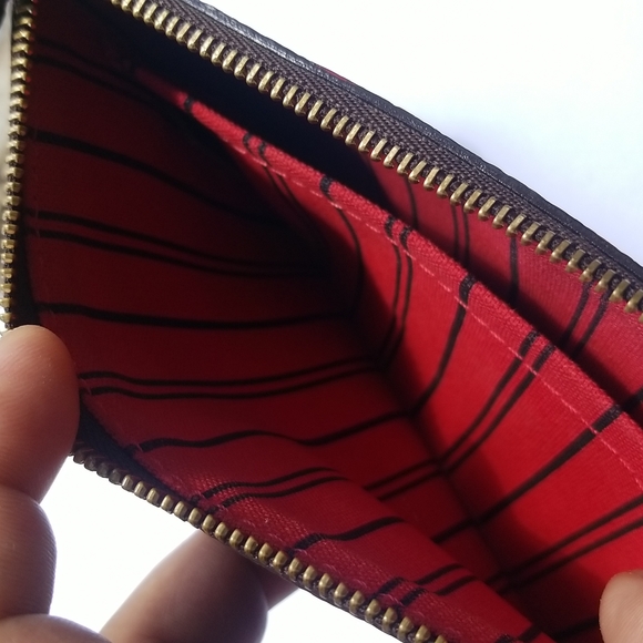 Louis Vuitton Damier Wristlet - Picture 10 of 16